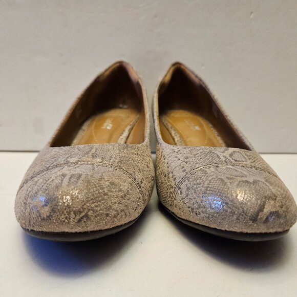 Clark's Collection Soft Cushion Wedge Pumps. US 7.5 M - Picture 11 of 16